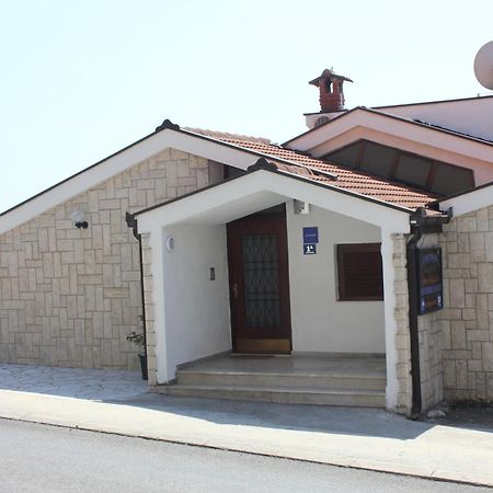 Guesthouse San Antonio Плоче Стая снимка